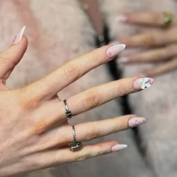 Does La Mint Nails have positive customer reviews and transparent pricing Does La Mint Nails have positive customer reviews and transparent pricing