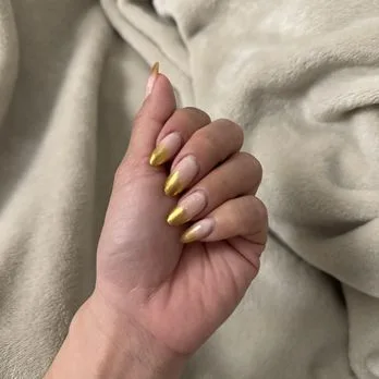 How can I find a good nail technician at New Age Nail Studio Chicago How can I find a good nail technician at New Age Nail Studio Chicago