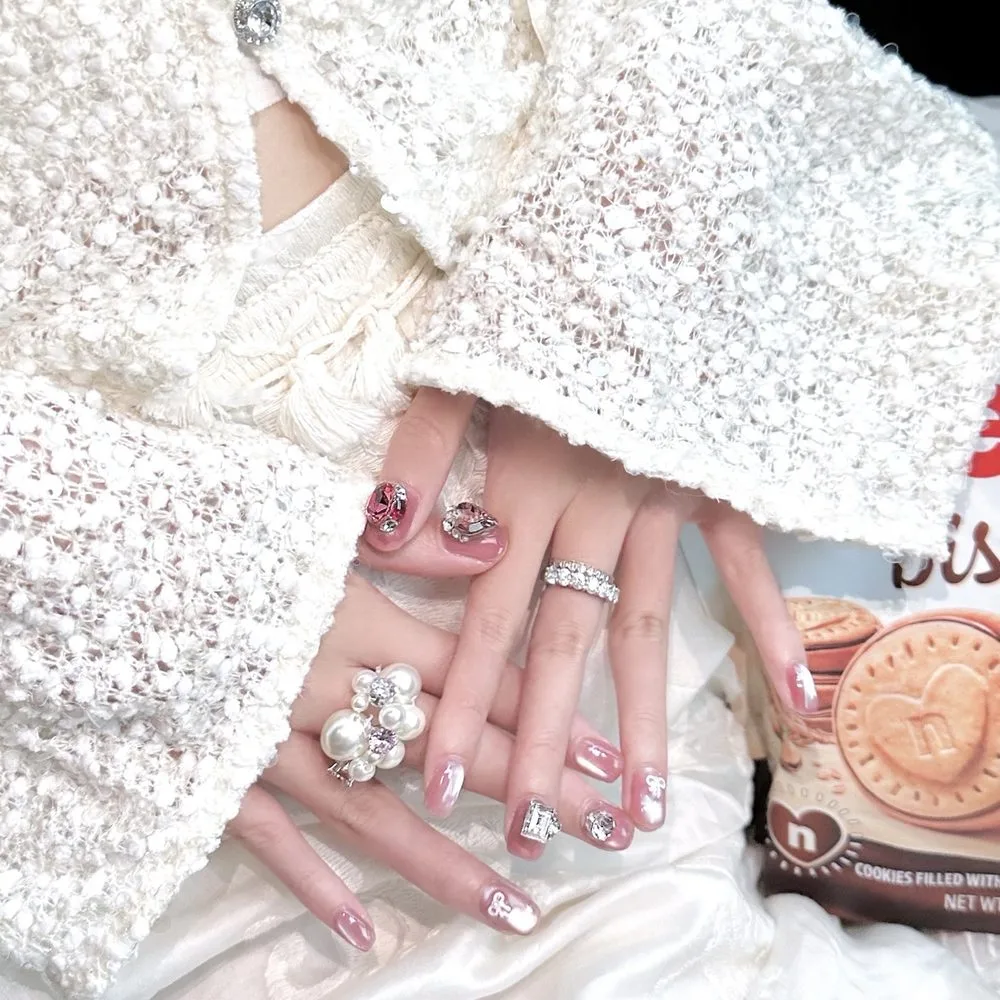 How Can Online Reviews Help Me Find the Best Korean Nail Salon