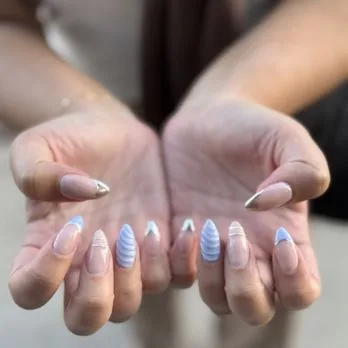 What are the core offerings and styles available at La Mint Nails What are the core offerings and styles available at La Mint Nails