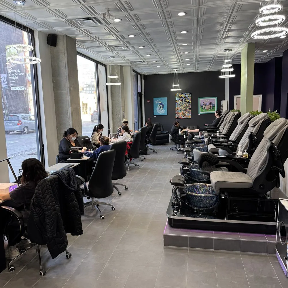 What Are the Signature Nail Services Available in Chicago Salons