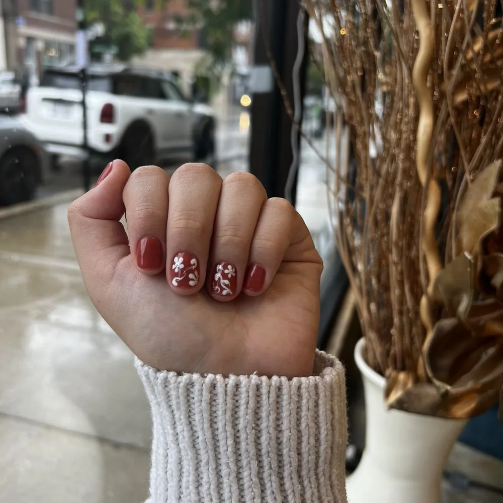 What do customer reviews say about Nail by Nail Chicago
