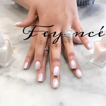 What do customer reviews say about Polish and Pour Streeterville's service quality and atmosphere