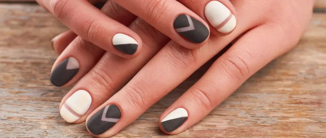 What geometric nail art patterns are both simple and elegant What geometric nail art patterns are both simple and elegant