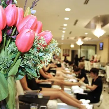 What makes Polish and Pour Streeterville stand out from other nail salons