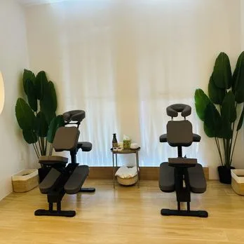 What services does Nail Aug Salon offer What services does Nail Aug Salon offer