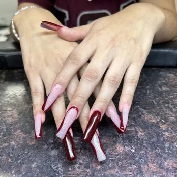Where Can I Find Reviews and Photos of Chicago Nail Salons