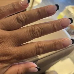Which Chicago nail salons offer authentic European Manicures